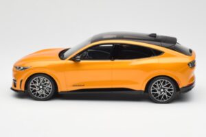 Ford Mustang Mach-E GT Performance Cyber Oranžový Otto 1:18 OT983 Živica – obrázok 3 z 6