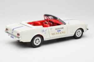 Ford Mustang Pace Car Wimbledon White Solido 1:18 81578 Kov – obrázok 3 z 8