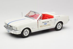 Ford Mustang Pace Car Wimbledon White Solido 1:18 81578 Kov