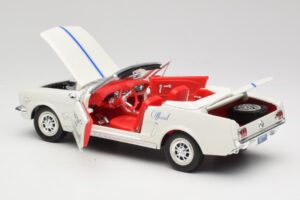 Ford Mustang Pace Car Wimbledon White Solido 1:18 81578 Kov – obrázok 5 z 8