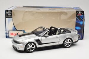 Ford Mustang S197 Roush 427R Kabriolet Strieborný Maisto 1:18 31669 Kov – obrázok 8 z 8