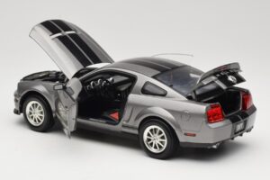 Ford Mustang S197 Shelby GT500 40th Anniversary Šedý Shelby Collectibles 1:18 DC075005 Kov – obrázok 5 z 8