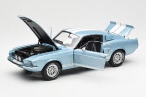 Ford Mustang Shelby GT500 Svetlomodrý Metalický S Bielymi Pruhmi AUTOart 1:18 72907 Kov – obrázok 2 z 8