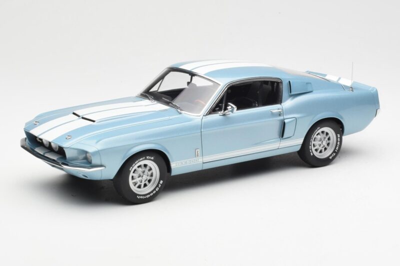Ford Mustang Shelby GT500 Svetlomodrý Metalický S Bielymi Pruhmi AUTOart 1:18 72907 Kov