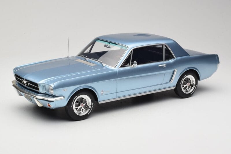 Ford Mustang V8 Hardtop Pony GT Silver Blue GT Spirit 1:12 G089 Živica