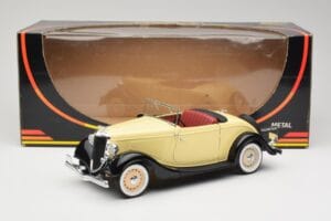 Ford Roadster Dearborn Yellow Solido 1:18 8008 Kov – obrázok 8 z 8