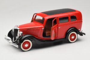 Ford Sedan Červený Solido 1:18 8066 Kov – obrázok 2 z 8