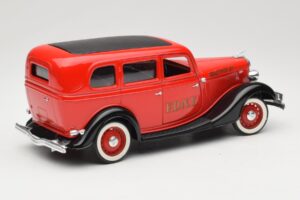 Ford Sedan Červený Solido 1:18 8066 Kov – obrázok 3 z 8