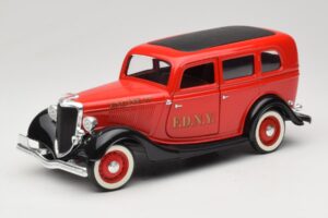 Ford Sedan Červený Solido 1:18 8066 Kov