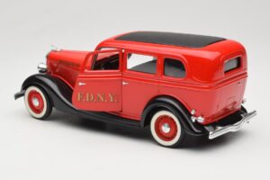 Ford Sedan Červený Solido 1:18 8066 Kov – obrázok 5 z 8