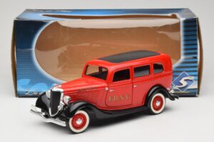 Ford Sedan Červený Solido 1:18 8066 Kov – obrázok 8 z 8