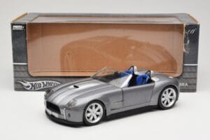 Shelby Cobra Kabriolet Grey Metallic Hot Wheels 1:18 G7220 Kov – obrázok 8 z 8
