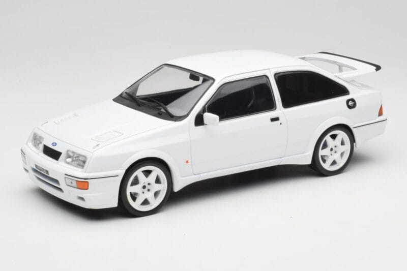 Ford Sierra RS Cosworth Biely IXO 1:18 18CMC121 Kov
