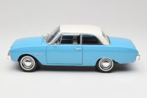 Ford Taunus 12M P1 Taunus Blue Revell 1:18 08880 Kov – obrázok 4 z 8