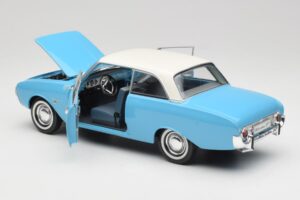 Ford Taunus 12M P1 Taunus Blue Revell 1:18 08880 Kov – obrázok 5 z 8