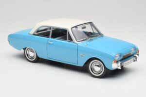 Ford Taunus 12M P1 Taunus Blue Revell 1:18 08880 Kov – obrázok 6 z 8