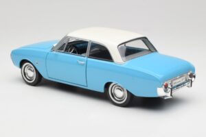 Ford Taunus 12M P1 Taunus Blue Revell 1:18 08880 Kov – obrázok 7 z 8