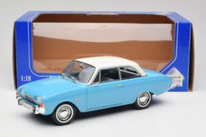 Ford Taunus 12M P1 Taunus Blue Revell 1:18 08880 Kov – obrázok 8 z 8