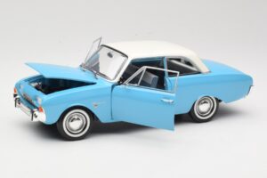 Ford Taunus 17M P2 Modrý Revell 1:18 08817 Kov – obrázok 2 z 8