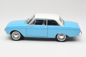 Ford Taunus 17M P2 Modrý Revell 1:18 08817 Kov – obrázok 4 z 8