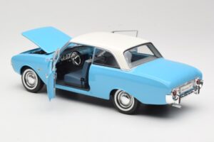 Ford Taunus 17M P2 Modrý Revell 1:18 08817 Kov – obrázok 5 z 8