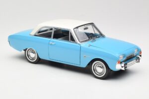 Ford Taunus 17M P2 Modrý Revell 1:18 08817 Kov – obrázok 6 z 8