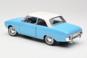 Ford Taunus 17M P2 Modrý Revell 1:18 08817 Kov – obrázok 7 z 8