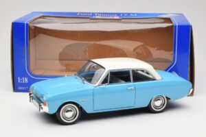 Ford Taunus 17M P2 Modrý Revell 1:18 08817 Kov – obrázok 8 z 8