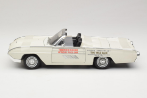 Ford Thunderbird Kabriolet Indy Pace Car Anson 1:18 30368 Kov – obrázok 3 z 6
