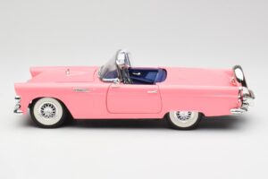 Ford Thunderbird Ružový Revell 1:18 8804 Kov – obrázok 4 z 8