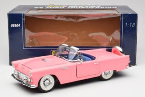 Ford Thunderbird Ružový Revell 1:18 8804 Kov – obrázok 8 z 8