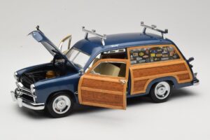 Ford Woody Station Wagon Bayview Blue Surf Shop Motor City 1:18 60002 Kov – obrázok 2 z 8