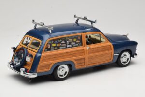 Ford Woody Station Wagon Bayview Blue Surf Shop Motor City 1:18 60002 Kov – obrázok 3 z 8