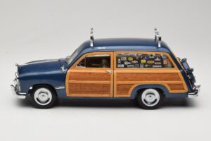 Ford Woody Station Wagon Bayview Blue Surf Shop Motor City 1:18 60002 Kov – obrázok 4 z 8