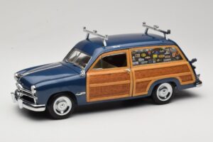 Ford Woody Station Wagon Bayview Blue Surf Shop Motor City 1:18 60002 Kov