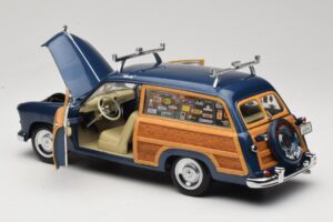 Ford Woody Station Wagon Bayview Blue Surf Shop Motor City 1:18 60002 Kov – obrázok 5 z 8