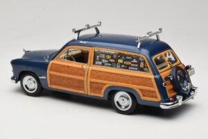 Ford Woody Station Wagon Bayview Blue Surf Shop Motor City 1:18 60002 Kov – obrázok 7 z 8