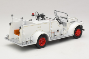 GMC Hasičské Auto Biely Road Signature 1:18 20068 Kov – obrázok 3 z 9