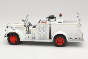 GMC Hasičské Auto Biely Road Signature 1:18 20068 Kov – obrázok 4 z 9