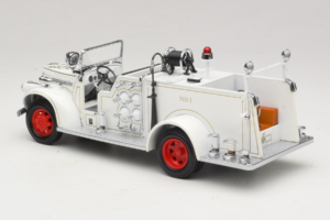 GMC Hasičské Auto Biely Road Signature 1:18 20068 Kov – obrázok 7 z 9
