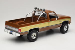 GMC K-2500 Sierra Grande Hnedý GreenLight 1:18 13560 Kov – obrázok 3 z 8