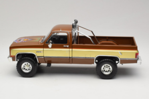 GMC K-2500 Sierra Grande Hnedý GreenLight 1:18 13560 Kov – obrázok 4 z 8