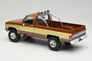 GMC K-2500 Sierra Grande Hnedý GreenLight 1:18 13560 Kov – obrázok 7 z 8