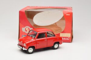 Goggomobil T 250 Červený Revell 1:18 08952 Kov – obrázok 7 z 7