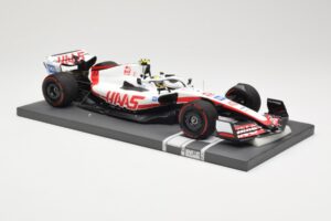 Haas VF-22 #47 M. Schumacher Bahrain GP 2022 Minichamps 1:18 117220147 Kov – obrázok 4 z 6