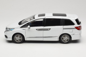Honda Elysion Biely OEM 1:18 430056 Kov – obrázok 4 z 8