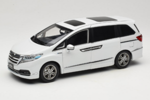 Honda Elysion Biely OEM 1:18 430056 Kov