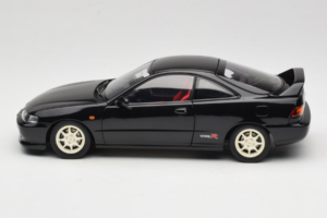 Honda Integra Type R DC2 Pre-Facelift Flamenco Black Pearl MotorHelix 1:18 M85203 Kov – obrázok 4 z 8