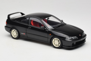 Honda Integra Type R DC2 Pre-Facelift Flamenco Black Pearl MotorHelix 1:18 M85203 Kov – obrázok 6 z 8