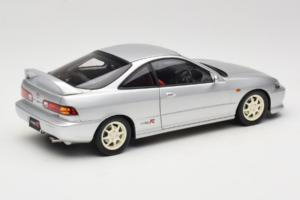Honda Integra Type R DC2 Pre-Facelift Vogue Silver Metallic MotorHelix 1:18 M85202 Kov – obrázok 3 z 8